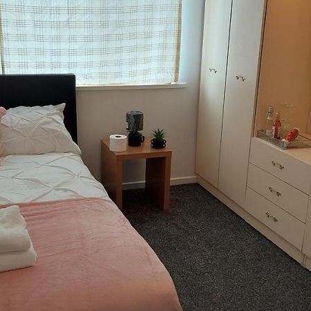 Lizras Bed & Breakfast Farnworth Екстериор снимка